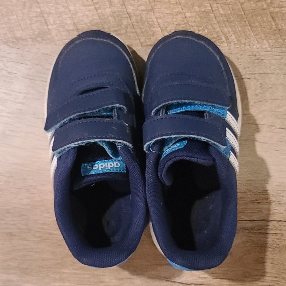 Adidas Sneakers
